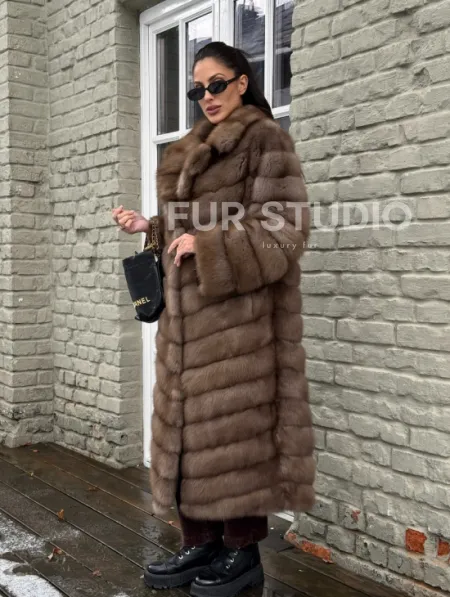 Длинная шуба из меха куницы - фото 10