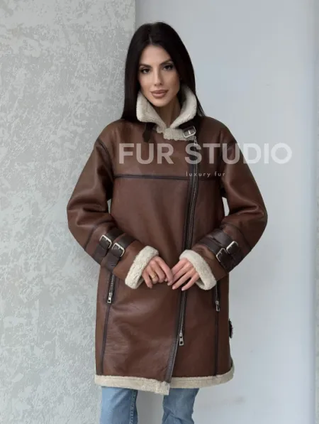 Удлиненная дубленка авиатор в коричневом цвете - винтажный стиль - фото 0