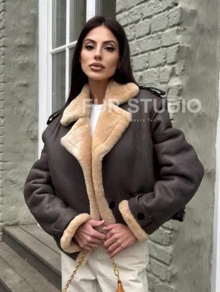 Кроп - дубленка двубортная Dark brown на пуговицах - фото 0