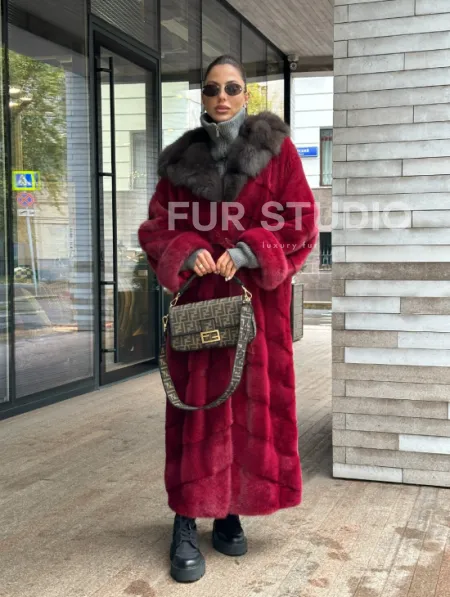 Длинная норковая шуба с капюшоном куница - фото 7