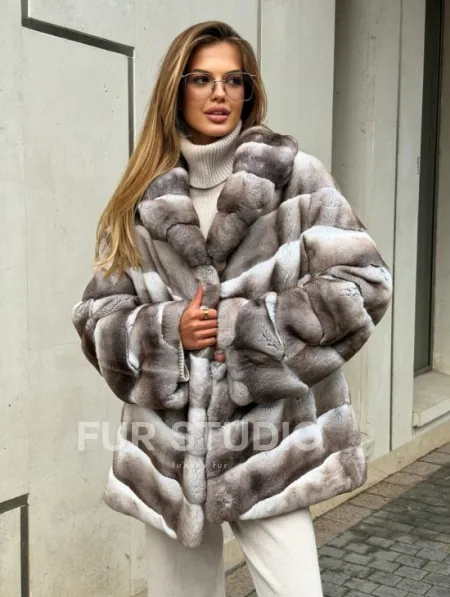 Шуба из меха шиншиллового кролика PREMIUM COLLECTION - фото 0