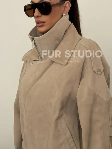 Современная куртка из замшевой кожи - фото 1