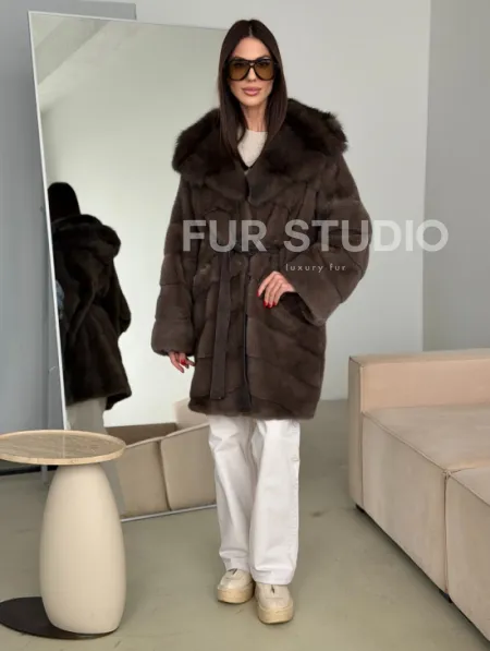 Шуба норковая с капюшоном из куницы - фото 12