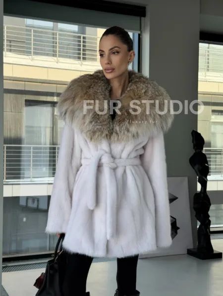 Белая шуба с капюшоном из рыси - фото 17