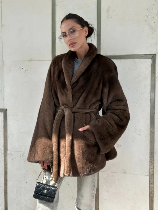 Шуба из меха Saga Furs в винтажном стиле средней длины - фото 8