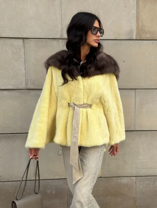 Женское норковое пончо с капюшоном из меха куницы - фото 9