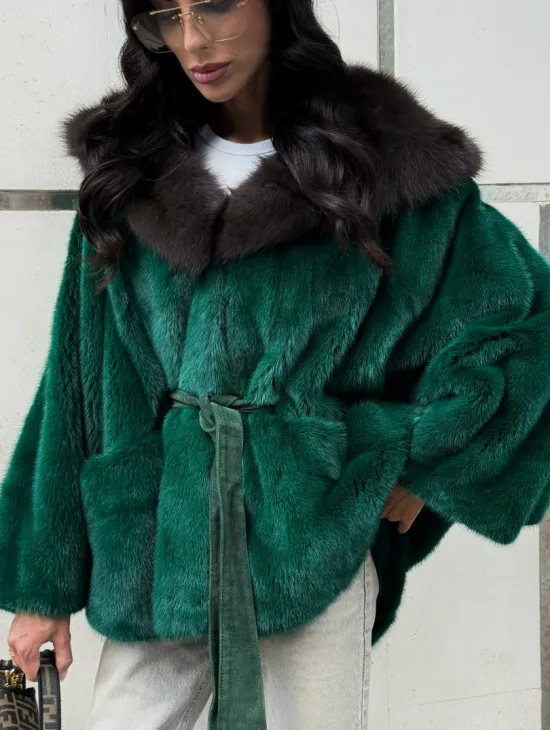 Шуба летучая мышь из норки с капюшоном из куницы - темный изумруд - фото 3