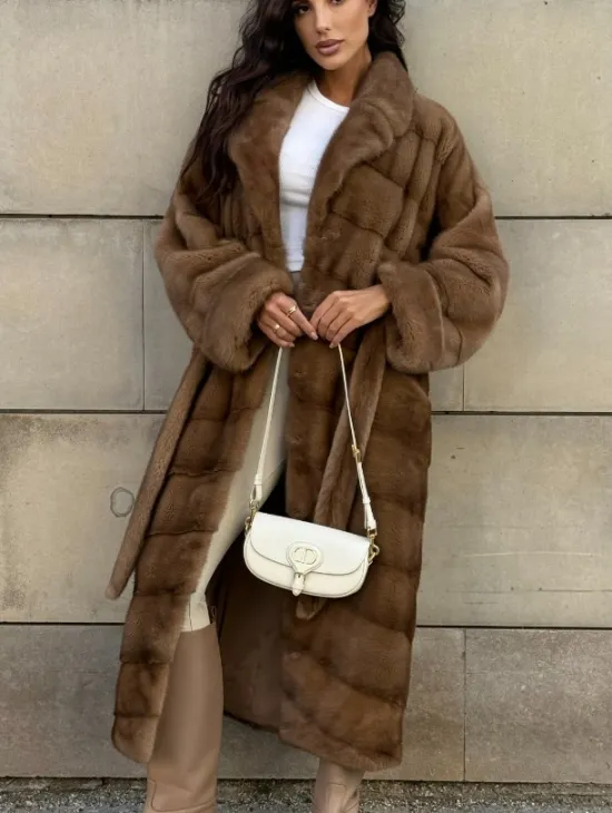 Шуба из меха аукционной норки Vintage Gold с меховым поясом - фото 9