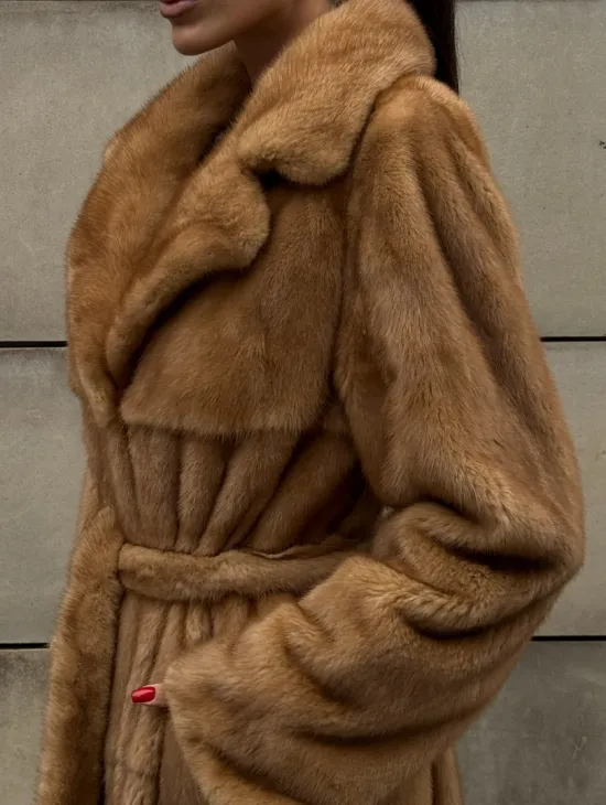 Шуба - халат maxi из меха норки Caramel с накладными карманами - фото 2