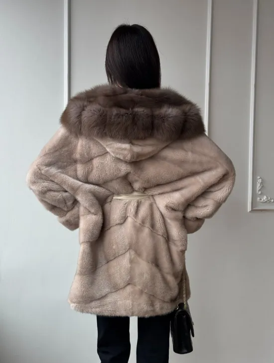Меховое полупальто из меха норки с капюшоном куница - фото 8