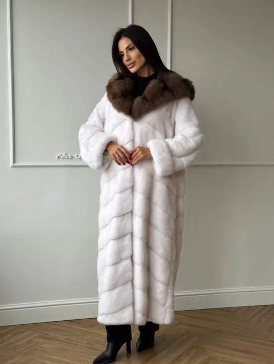 Шуба фасон кимоно из аукционной норки с капюшоном кобра из меха куницы - фото 5