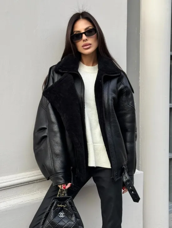 Укороченная женская дубленка - бомбер с двойным воротником - фото 10