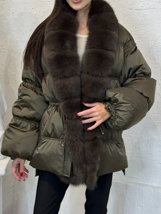 Женский стеганный пуховик на гусином пуху с отделкой из меха песца - фото 5
