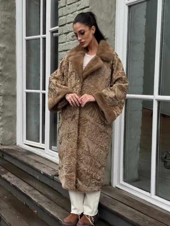 Женская шуба из меха каракуля GOLD кимоно паркет английский воротник - фото 6