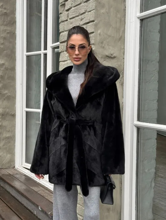 Шуба из канадской норки с капюшоном кобра, фасон летучая мышь - фото 9