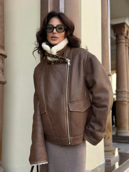 Коричневая женская дубленка из натуральной винтажной кожи - фото 7