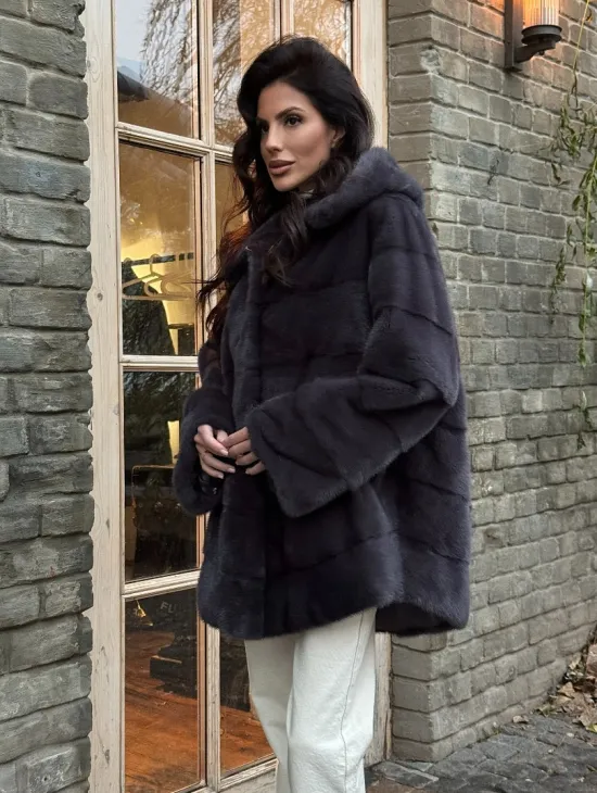 Норковый женский полушубок с капюшоном в графитом цвете - фото 3