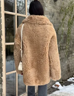 Шуба - дубленка из овчины в бежевом цвете - фото 4