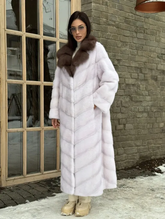 Длинная прямая норковая шуба с воротником из меха куницы цвет паломино - фото 9