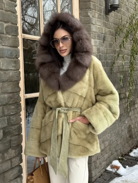 Полушубок норковый автоледи с капюшоном из куницы цвет фисташковый - фото 8