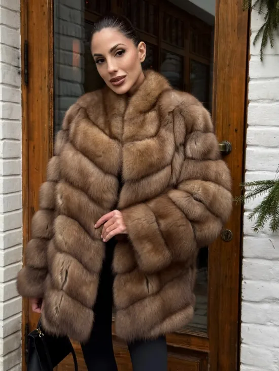 Полушубок из куницы с воротником V-образным - фото 0