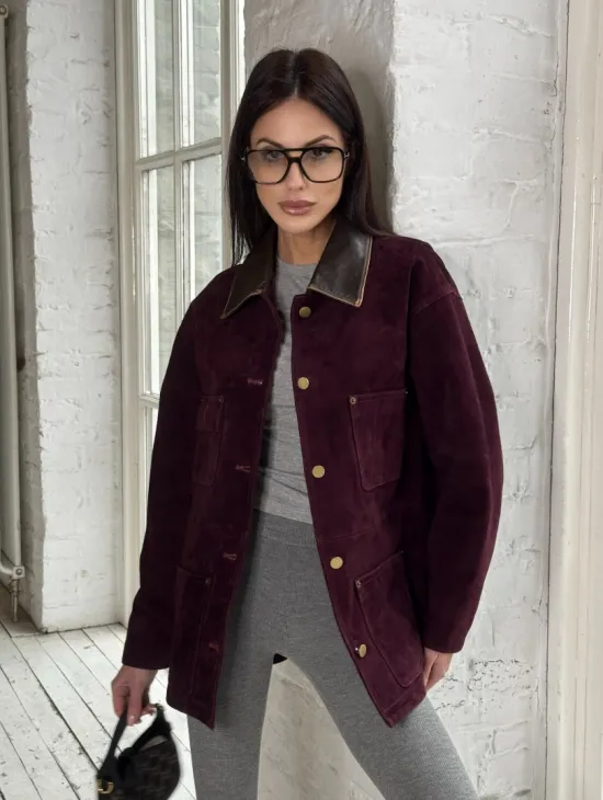 Куртка в «рабочем стиле» из замши Burgundy с отложным воротником, весна-лето 2025 - фото 4