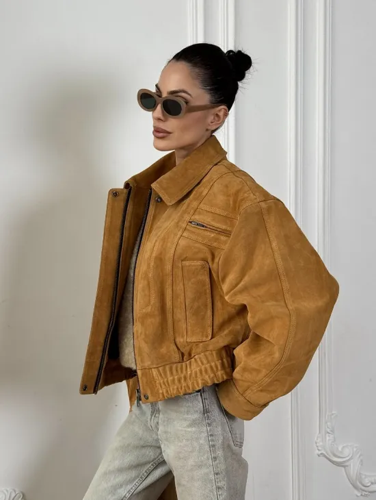 Женская замшевая куртка бомбер Camel  - «High street style» - фото 6