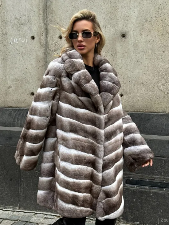 Женская серая шуба из элитного шиншиллового кролика (рекса) с английским воротником - фото 9