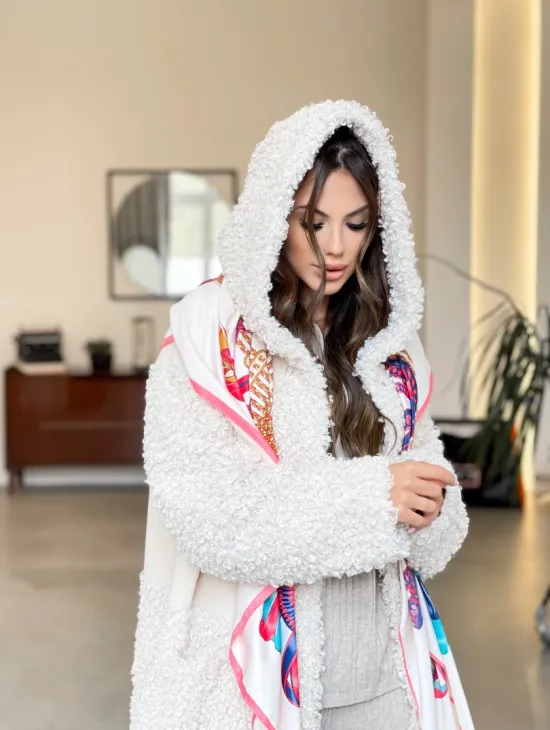 Шуба оверсайз из экомеха с капюшоном - фото 0