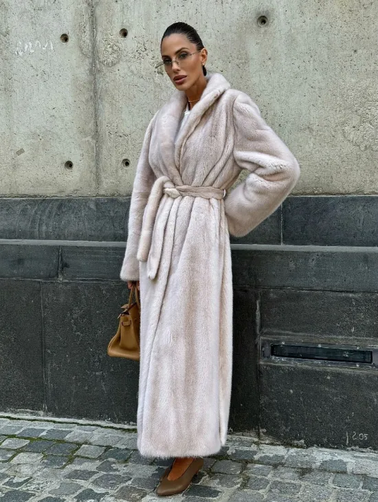 Классическая норковая шуба с перламутровым оттенком и эффектным воротником-шалью - фото 0