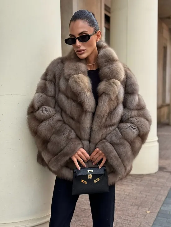 Короткая шуба из куницы - цвет пастель - фото 6