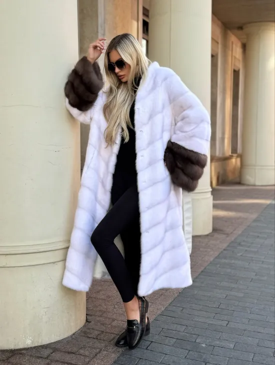 Белая норковая шуба с отделкой из куницы - фото 10