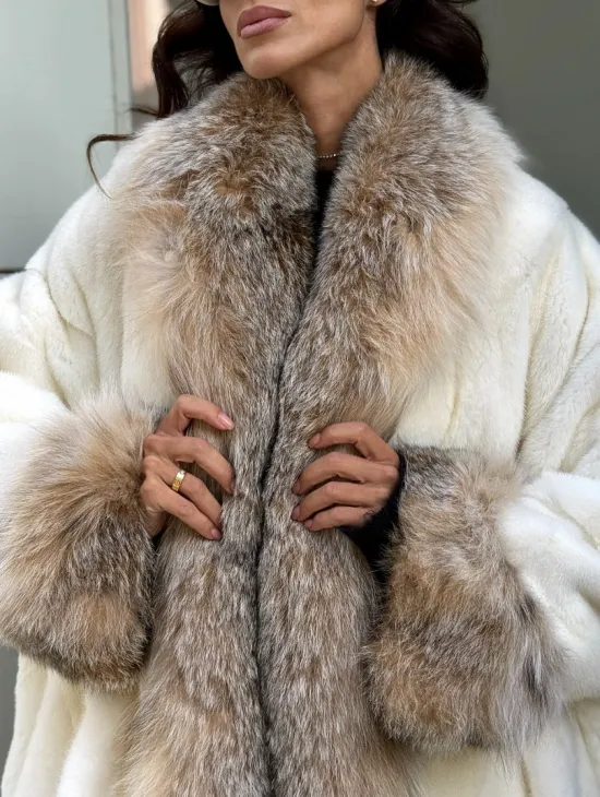 Женская белая норковая шуба с отделкой из меха рыси - фото 1