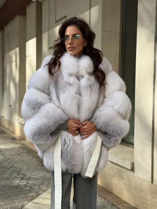 Шуба из меха альпийской лисы  