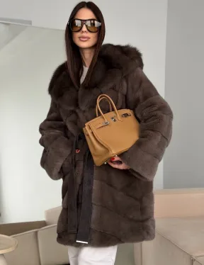 Шуба норковая с капюшоном из куницы - фото 8