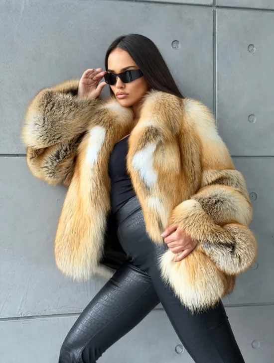 Короткая шуба из золотой альпийской лисы - фото 11