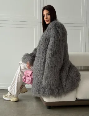 Удлиненная серая шуба из ламы - фото 13