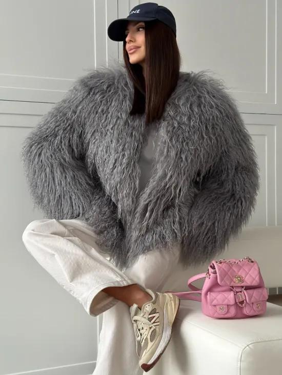 Серая шуба из натурального меха ламы - фото 4