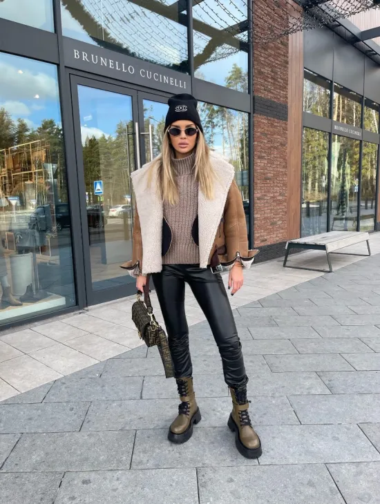 Дубленка - бомбер со спущенным плечом из натуральной овчины - фото 4