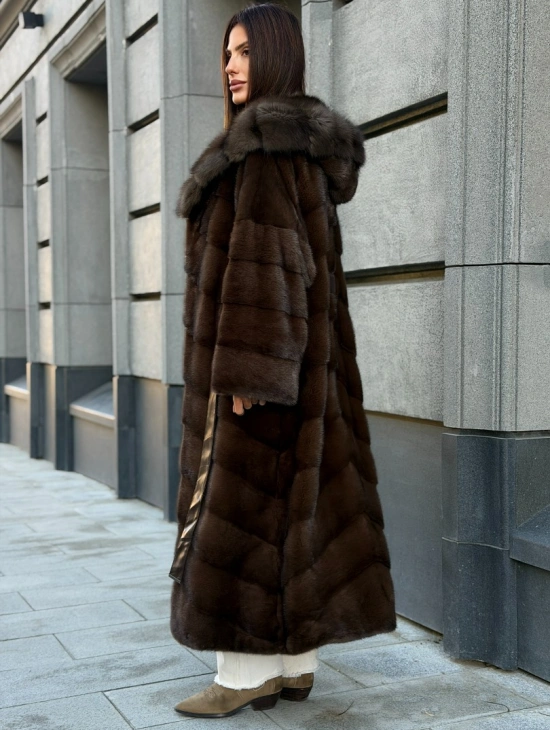 Удлиненная норковая шуба с капюшоном куница - цвет соболь - фото 5