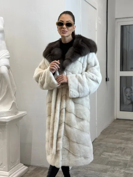 Шуба из меха норки Velvet с капюшоном из меха куницы - фото 6