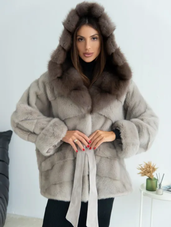 Норковое пончо с капюшоном куница светло-серого цвета - фото 1