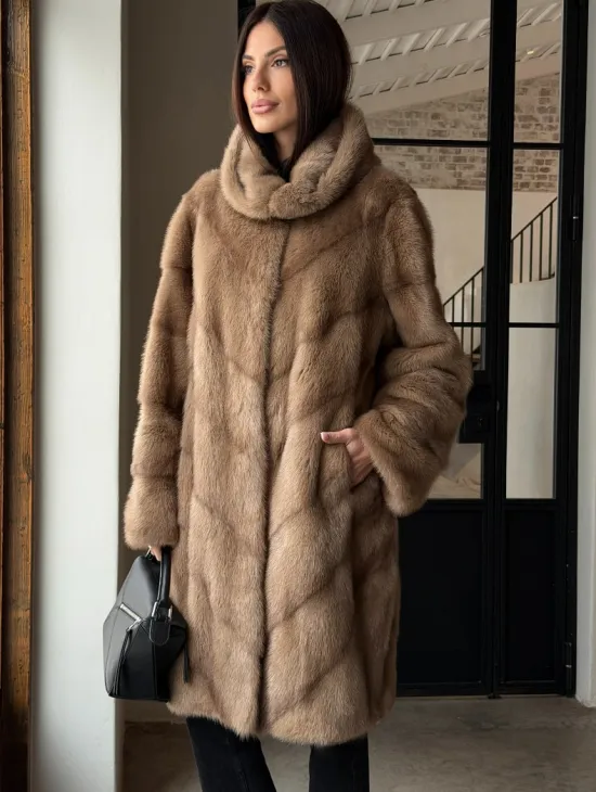 Норковая шуба с капюшоном - цвет пастель - фото 6