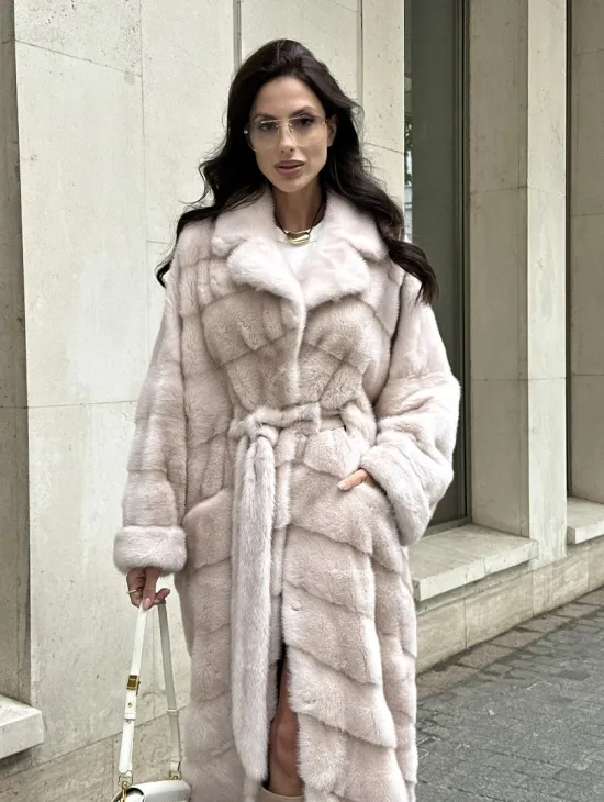 Бежевая норковая шуба в цвете пудра - фото 4