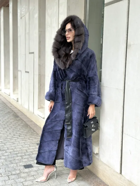 Длинная шуба из норки с капюшоном из куницы - цвет синий графит - фото 11